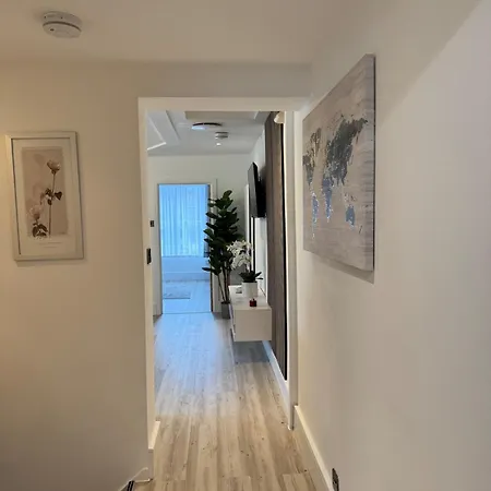 1 Bedroom Luxury Apartment *