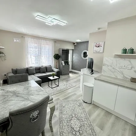 1 Bedroom Luxury